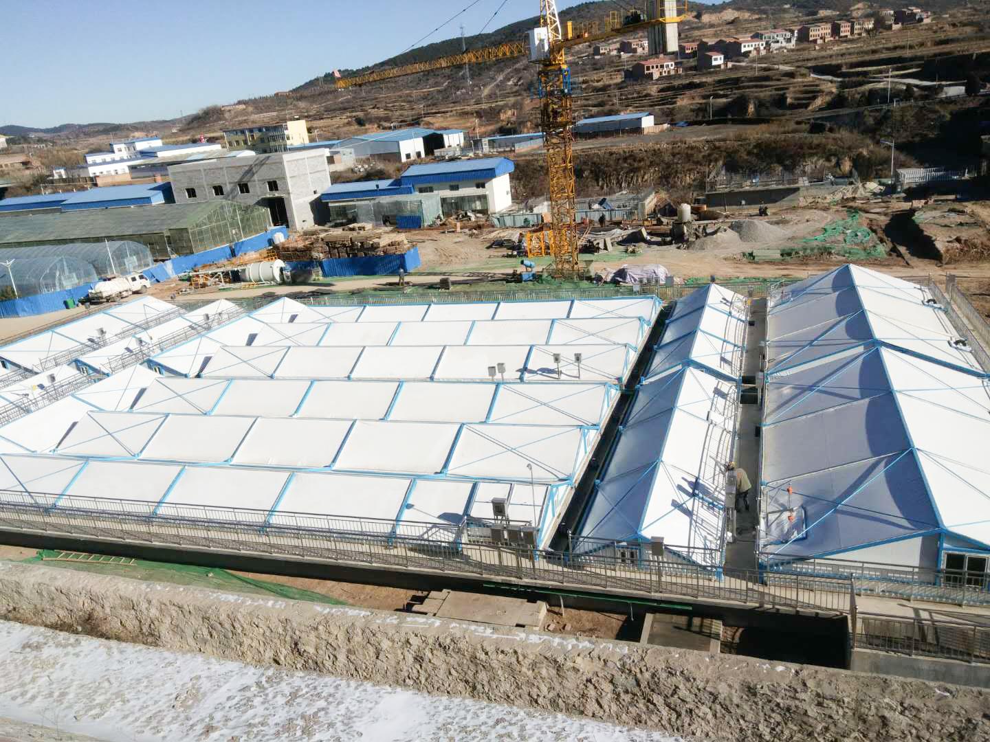 反吊膜污水池的优点是什么？